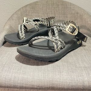 Chaco women’s sandals size 8 classic sports hiking water outdoors.